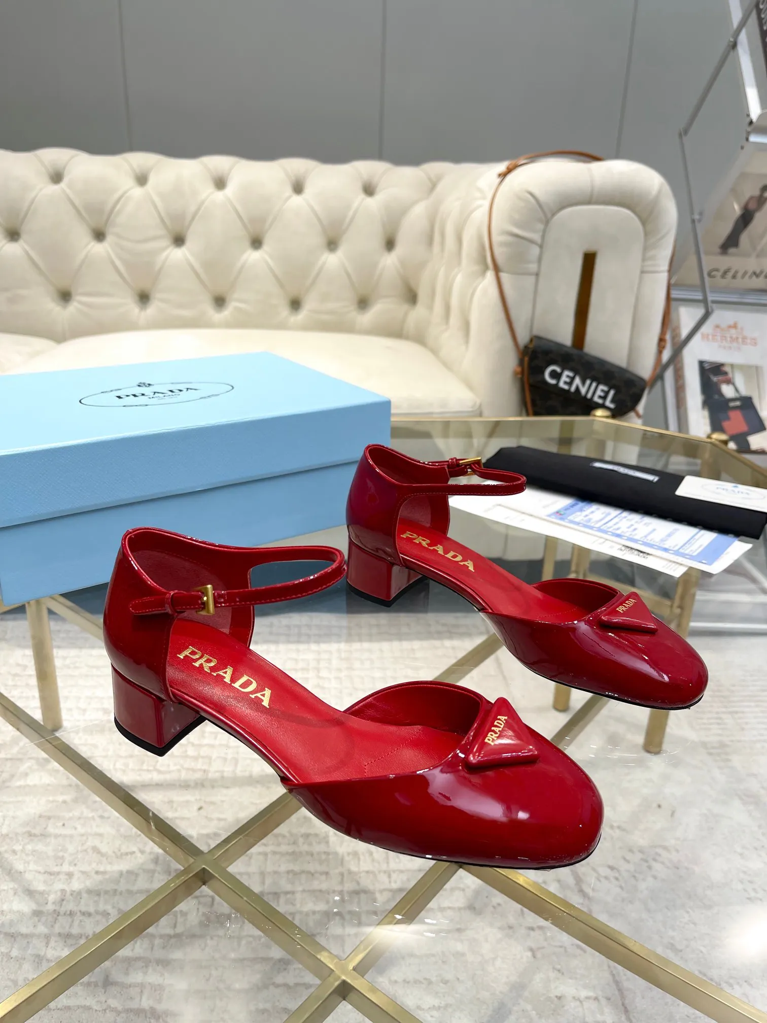 👟👟Ex-factory price 560👟👟 (imitation leather bottom-20) PRADA 👉Ready stock👈Remove the original plate and make a 1:1 replica‼ ️The highest version👌2024Prada early spring catwalk hot style 😘Latest spring style thick heel series (genuine leather sole), (simulated leather sole) goddess must-have super beautiful on the feet 👉The upper is made of imported cow patent leather, soft and textured, lining + foot pads, imported sheepskin lining, breathable and comfortable, reverse molded brand buckle, heel height 4.5M, size 35M-39M (34 40 41 42 Customized (non-returnable and non-exchangeable)